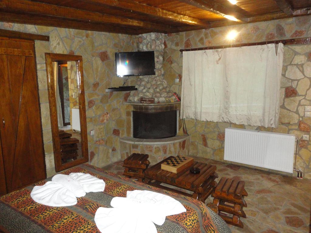 Faraggi Guesthouse Kalavryta Quarto foto