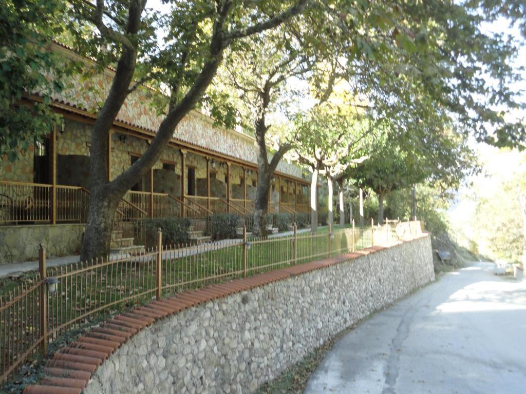 Faraggi Guesthouse Kalavryta Exterior foto