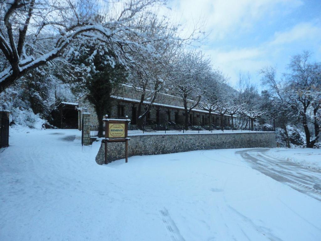 Faraggi Guesthouse Kalavryta Quarto foto